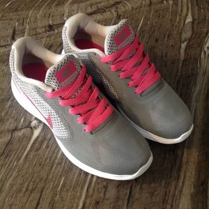 Nike Revolution 3 LIKE NEW! Size 5